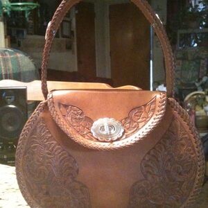 Elegant Brown Leather Shoulder Bag